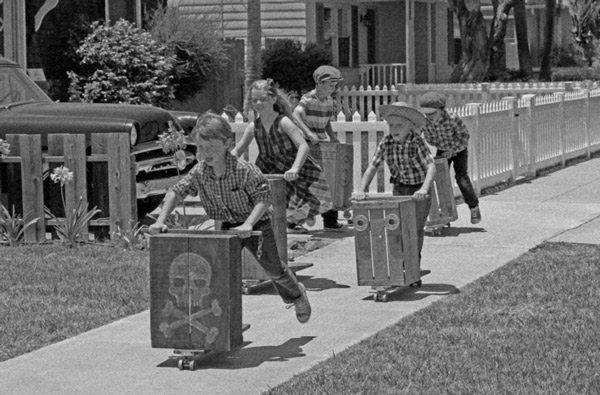 1950s-skateboard-gang
